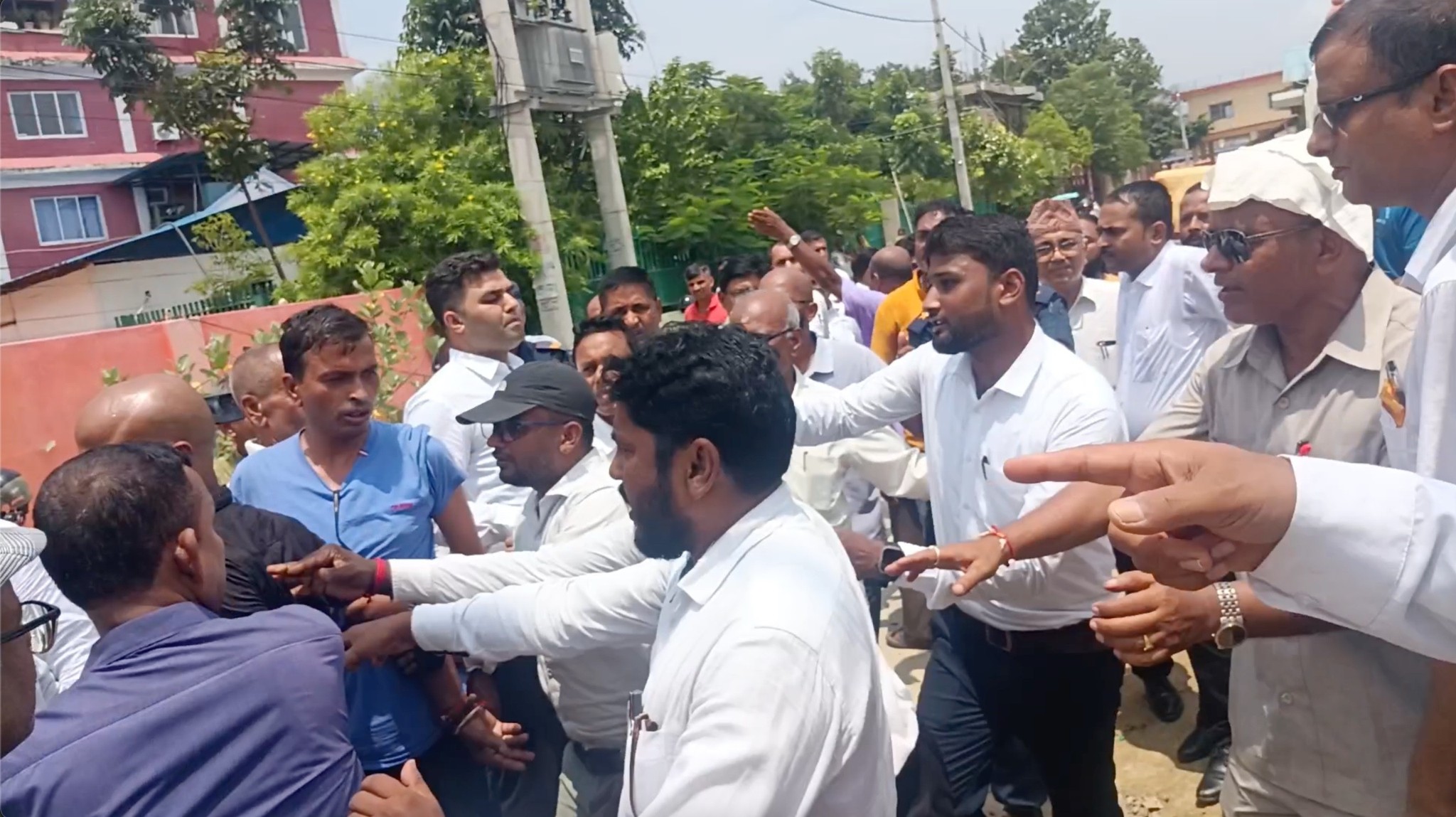 पत्रकार महासंघको जग्गा बारले कब्जा गर्न खोजेपछि मुटभेड, पाँच पत्रकार घाईते