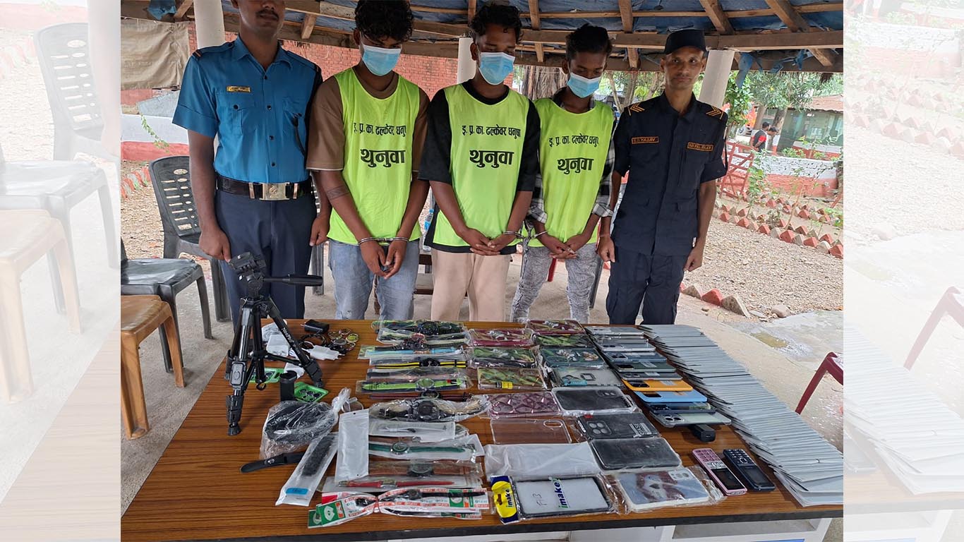 मोवाईल पसल फुटाई करिब दश लाख बराबरको धनमाल चोरी गर्ने गिरोह पक्राउ