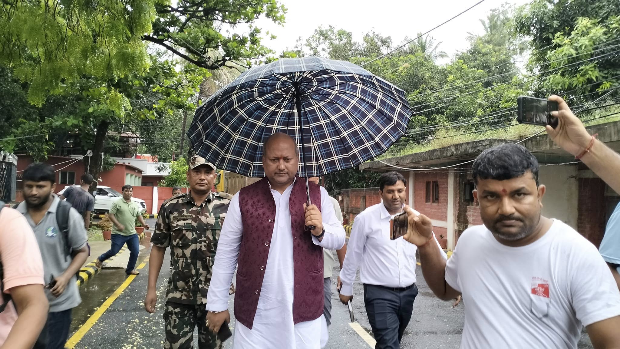 अल्लमुख्य मन्त्री सिंह अल्लमल्लमा, जनमतले मुख्यमन्त्रीसंग सोध्यो स्पष्टिकरण