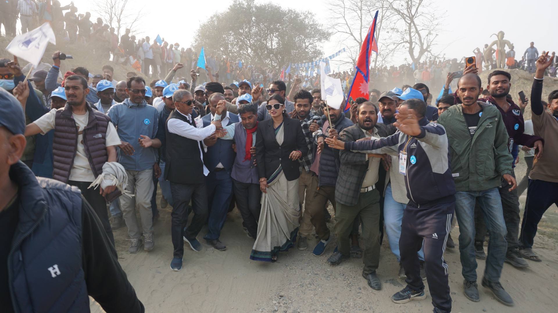 धनुषा २ : राम विनोद यादवको क्रेज, घरदैलोमा ओर्लिन्छन व्यापक भिड