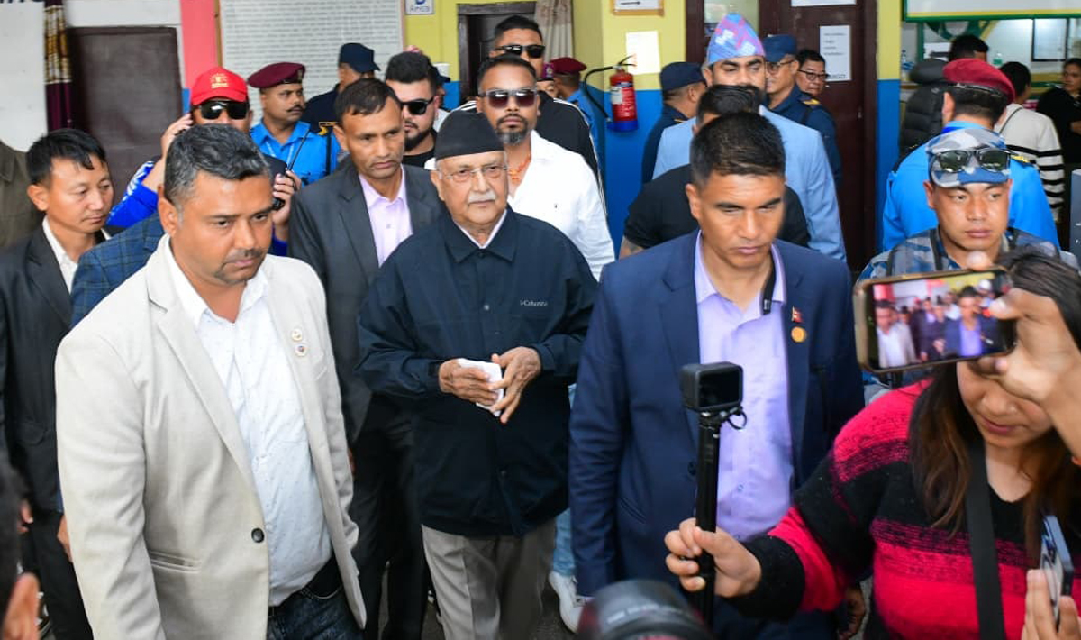 झापा पुगेका ओलीको टिप्पणी : अझै पनि निर्वाचनलाई ढुक्कको वातावरण बनेको छै