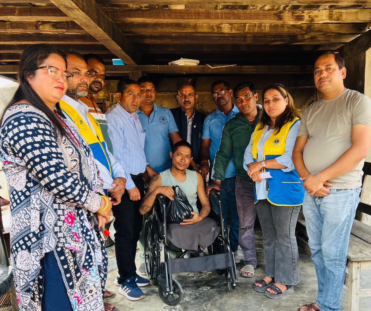 खयरमाराका अशक्तलाई नयाँ वर्षमा  ह्विलचेयर उपहार