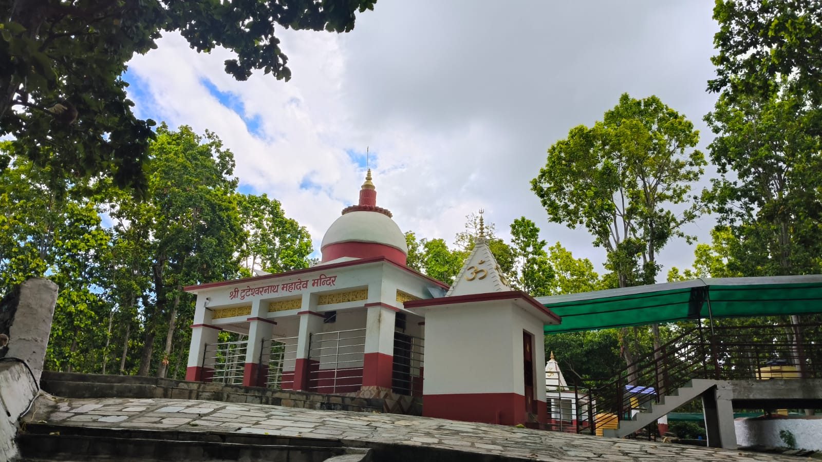 सजिदै टुटेश्वरनाथ मन्दिर रङ्गिदै ‘मधेशकाे कैलास’